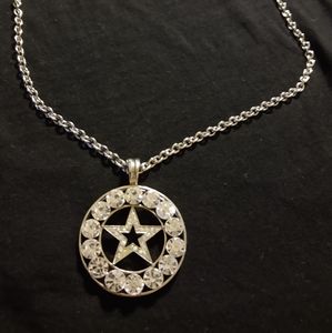 LARGE STAR MEDALLION NECKLACE